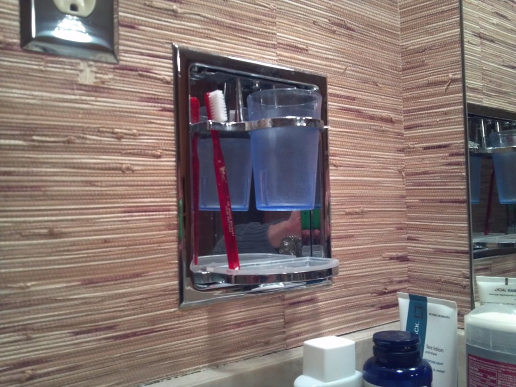 hall-mack-toothbrush-holder.jpg