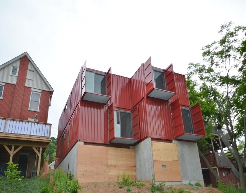 Hamilton-Shipping-Container-House-Rear-View-2-Storstac-845x662.jpg