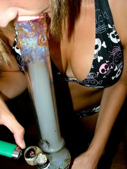 happy-420-girls-smoking-pot-36_c4b6cbf24ebec7998b9328e221c461639516ad98.jpg