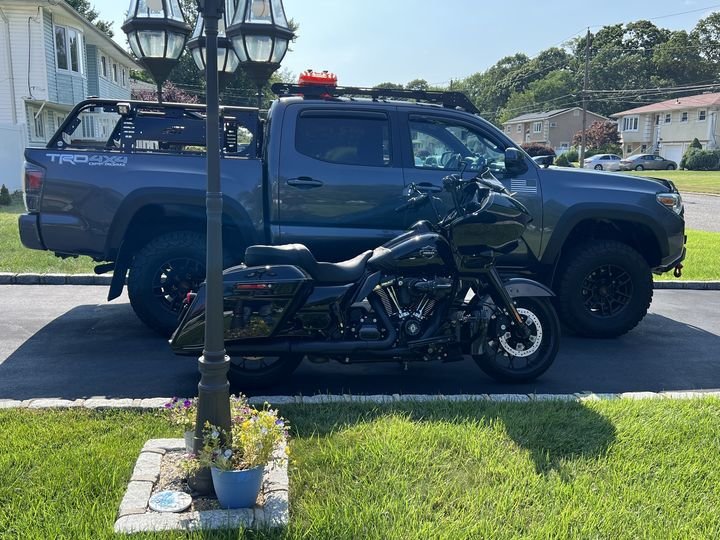 HARLEYANDTRUCK.jpg