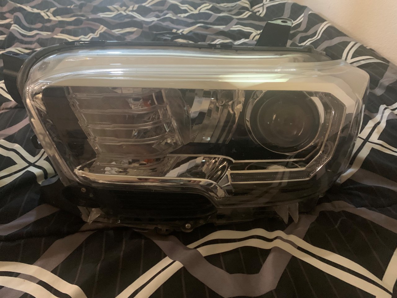Headlight Right.jpg