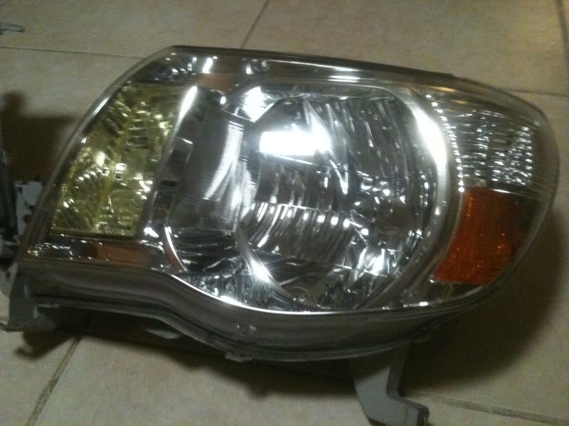 headlight1_dd98f90e4991af3a58a508dc19c60a125f103e6c.jpg