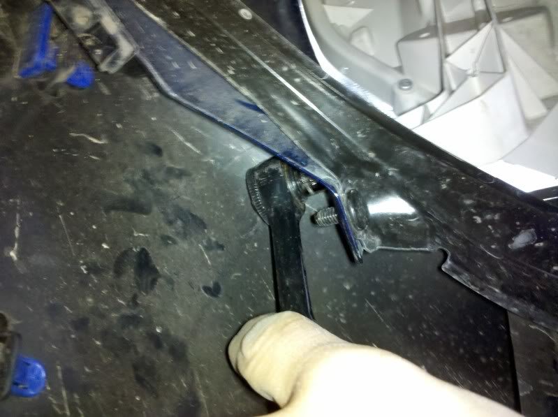 headlight3_3e640f63613f83aca8f6a7fe5cdedf83f7281564.jpg