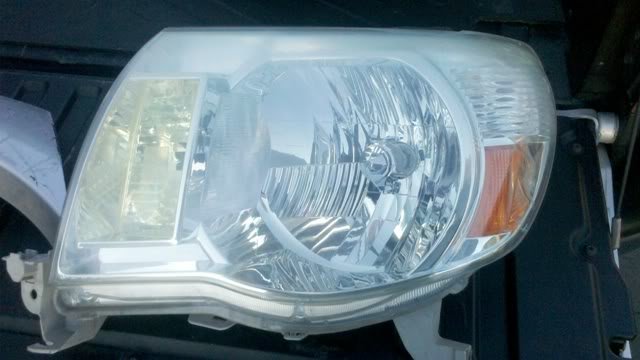headlight_22fc5829b88fe5c83dc73fde5cb075b3aaebc372.jpg