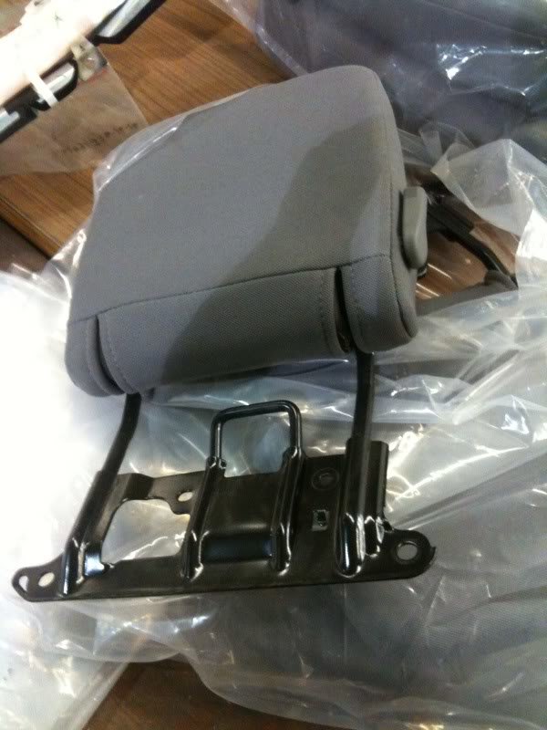 HEADREST_f85509a5bba35d300b5c2c6e4efc8ae3eb73bee9.jpg