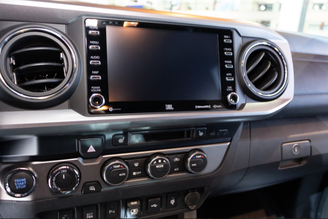 headunit 2020.jpg