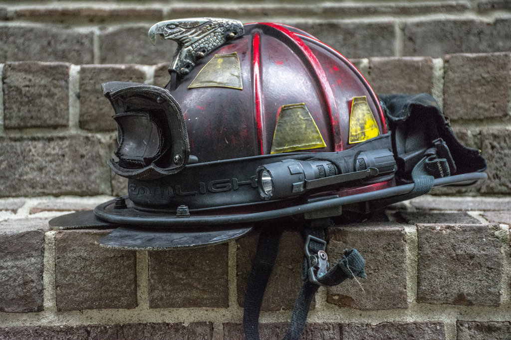 Helmet%201_zpsvyvwjbwq_d7769151da26f3925b1f43b301e42fa34cd267bc.jpg