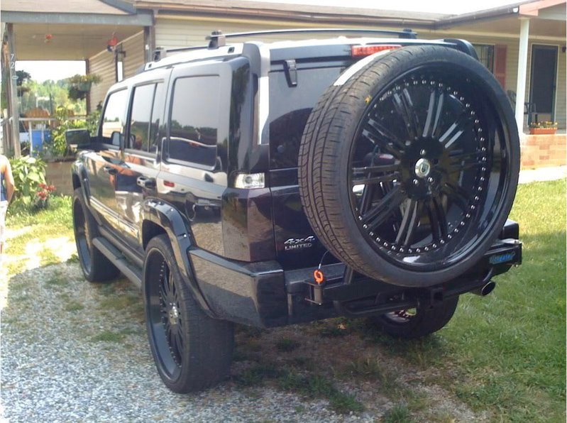 HG Jeep Commander 30 inch rim.jpg