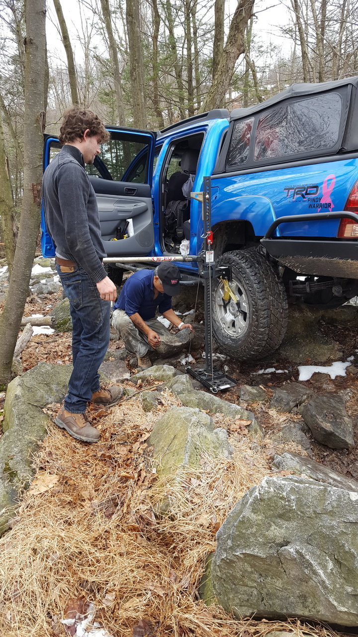 HiLift Mate Stacking Rocks.jpg