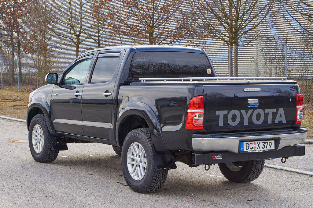 Hilux%20vs%201_1_2_43dfd9672426fc0367d1edcc2d67bed47ffdc73c.jpg