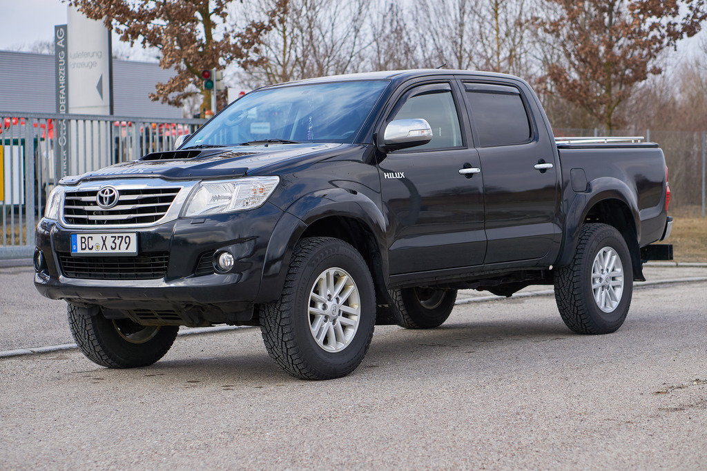 Hilux%20vs%201_3_c08a75709a0aa8da3d71feb002409a2b541b601a.jpg