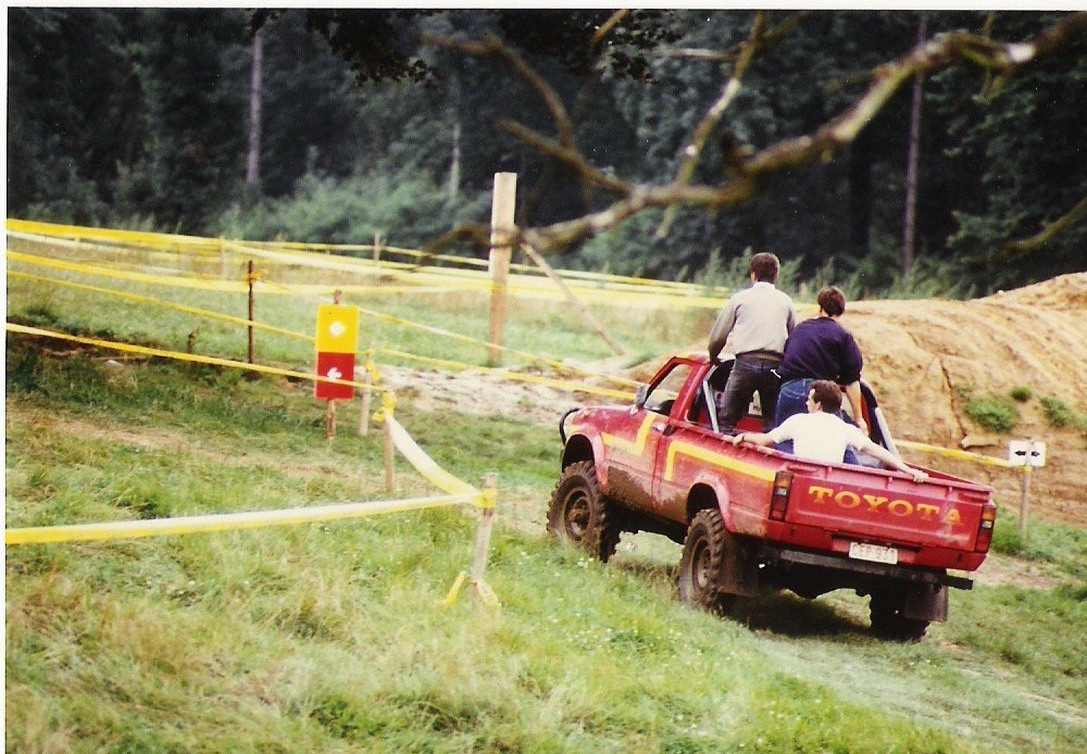 Hilux 83 1988.jpg