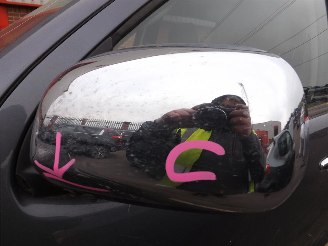 hilux mirror 1.jpg