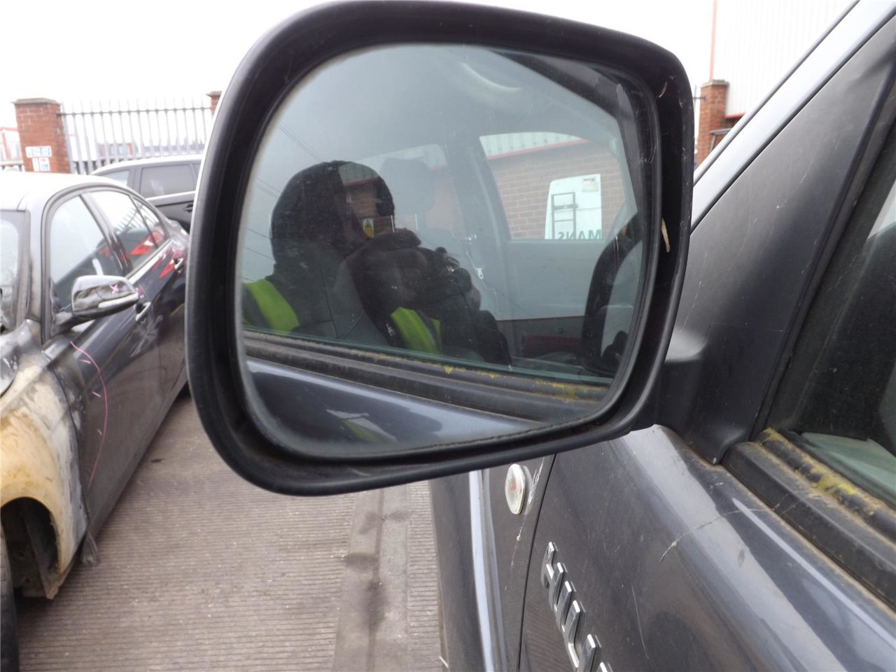 hilux mirror 2.jpg
