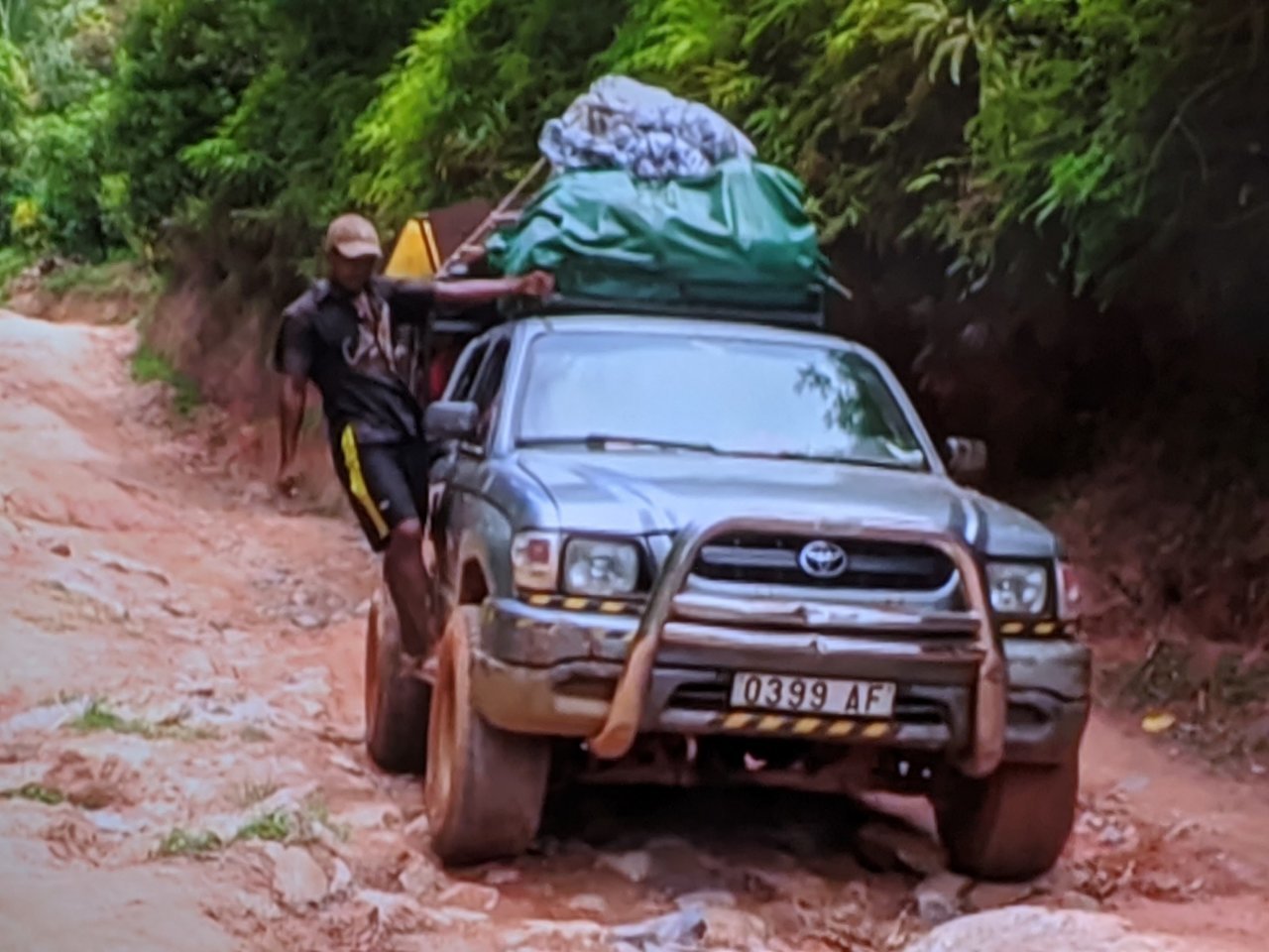 Hilux side.jpg