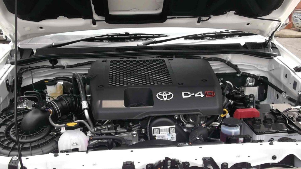 Hilux-Vigo-Champ-2014-D4D-3.0L-Engine-e1470223351708.jpg