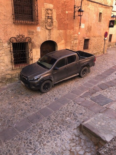 hilux1.jpg