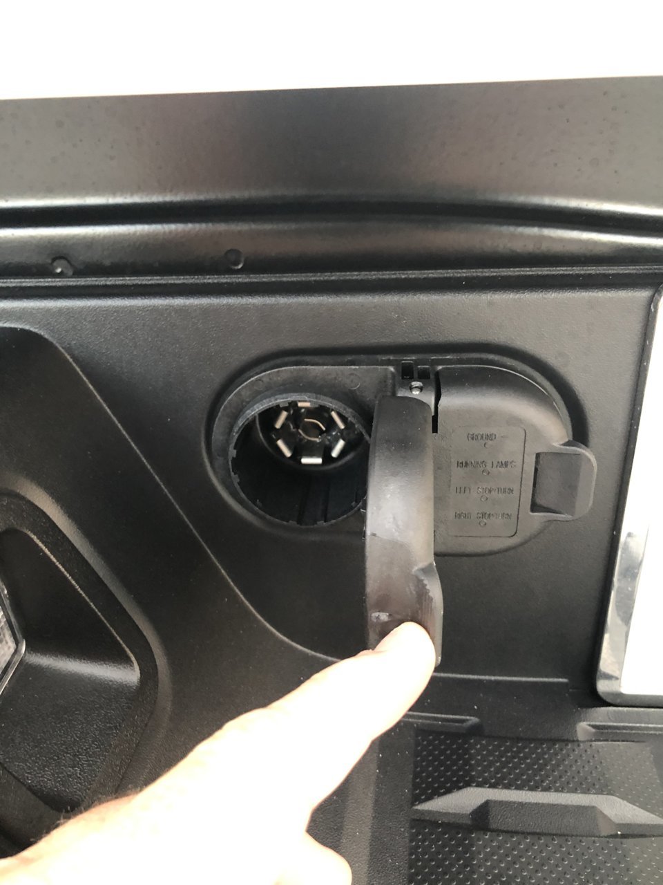 hitch 7 pin.jpg