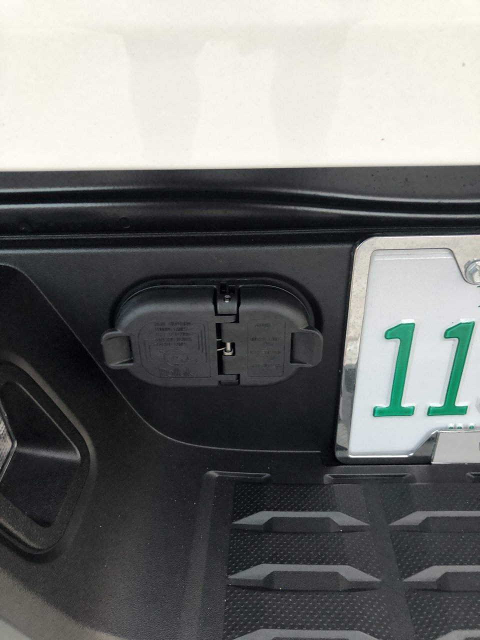 hitch plug.jpg