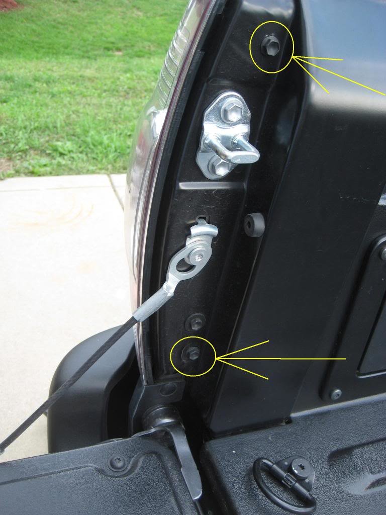 HitchInstall5_5fe579b81000e311e28c42df9a396af55f7f2f34.jpg