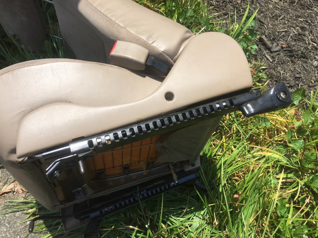 holeseat passenger sm.jpg