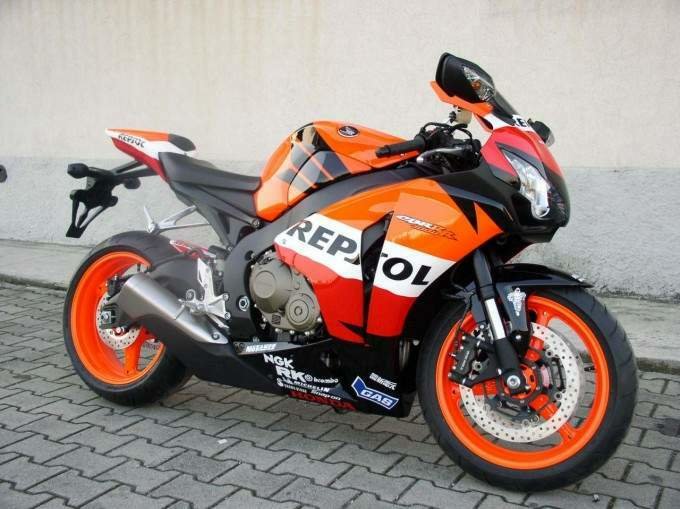 Honda-CBR1000RR-REPSOL-08-1[1].jpg