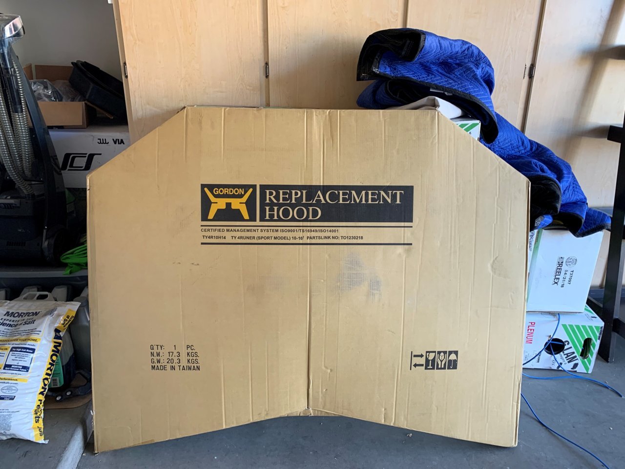 hood1.jpg
