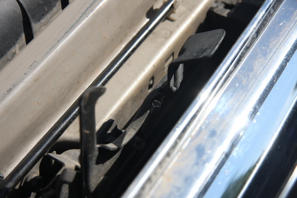 HoodLatch1_33ae3b729ad92bd246f8c59a84d9e3980f1cebb5.jpg
