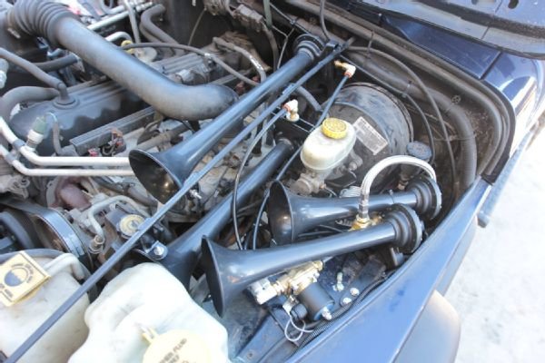 horns-and-compressor-mounted.jpg