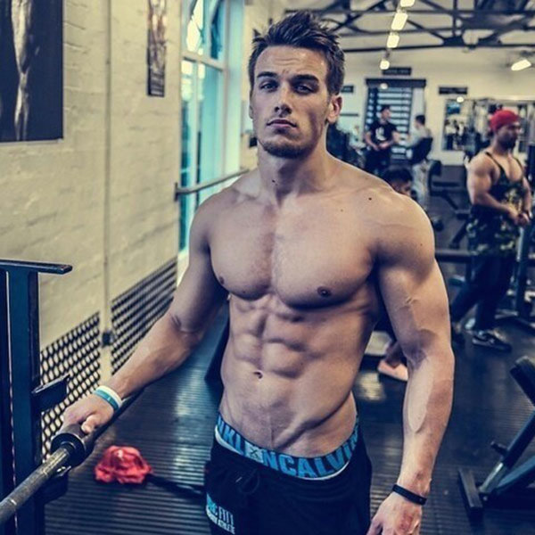 hot-guy-at-the-gym-249430_w1000.jpg