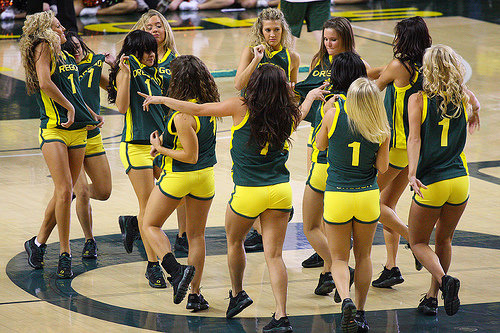hot-oregon-cheerleaders-1_4ae7f9f6011b5568a2b81b47c6aad8ffc15bbd3c.jpg