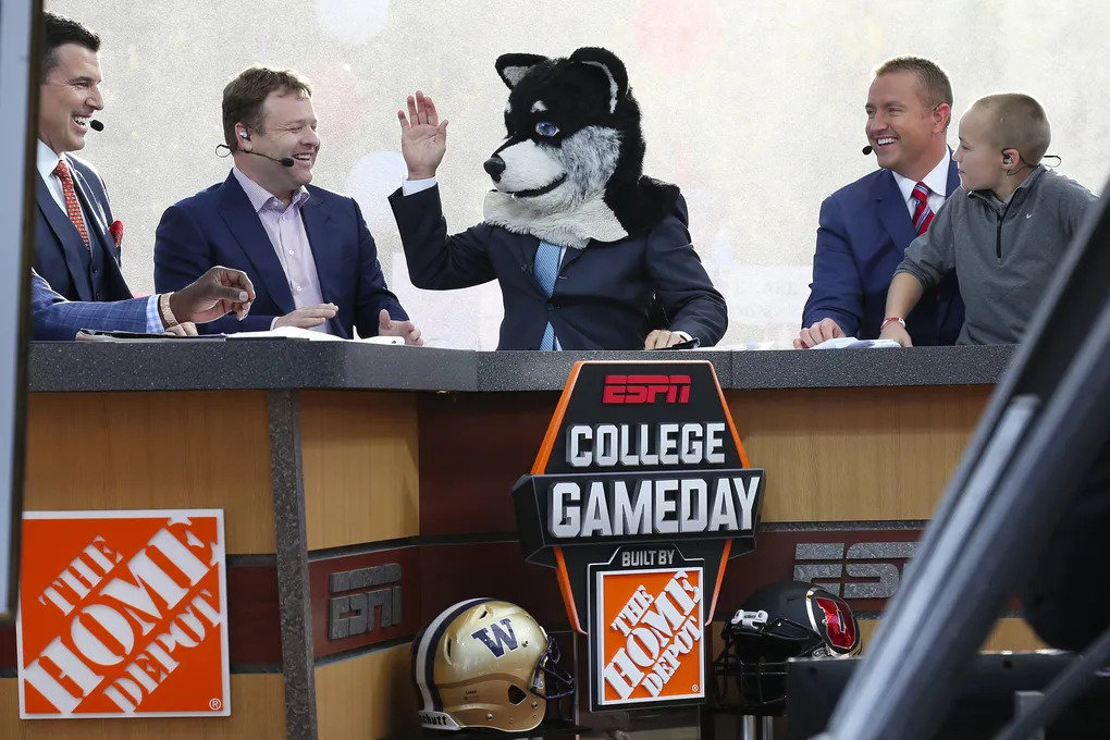 HUSKIES.jpg