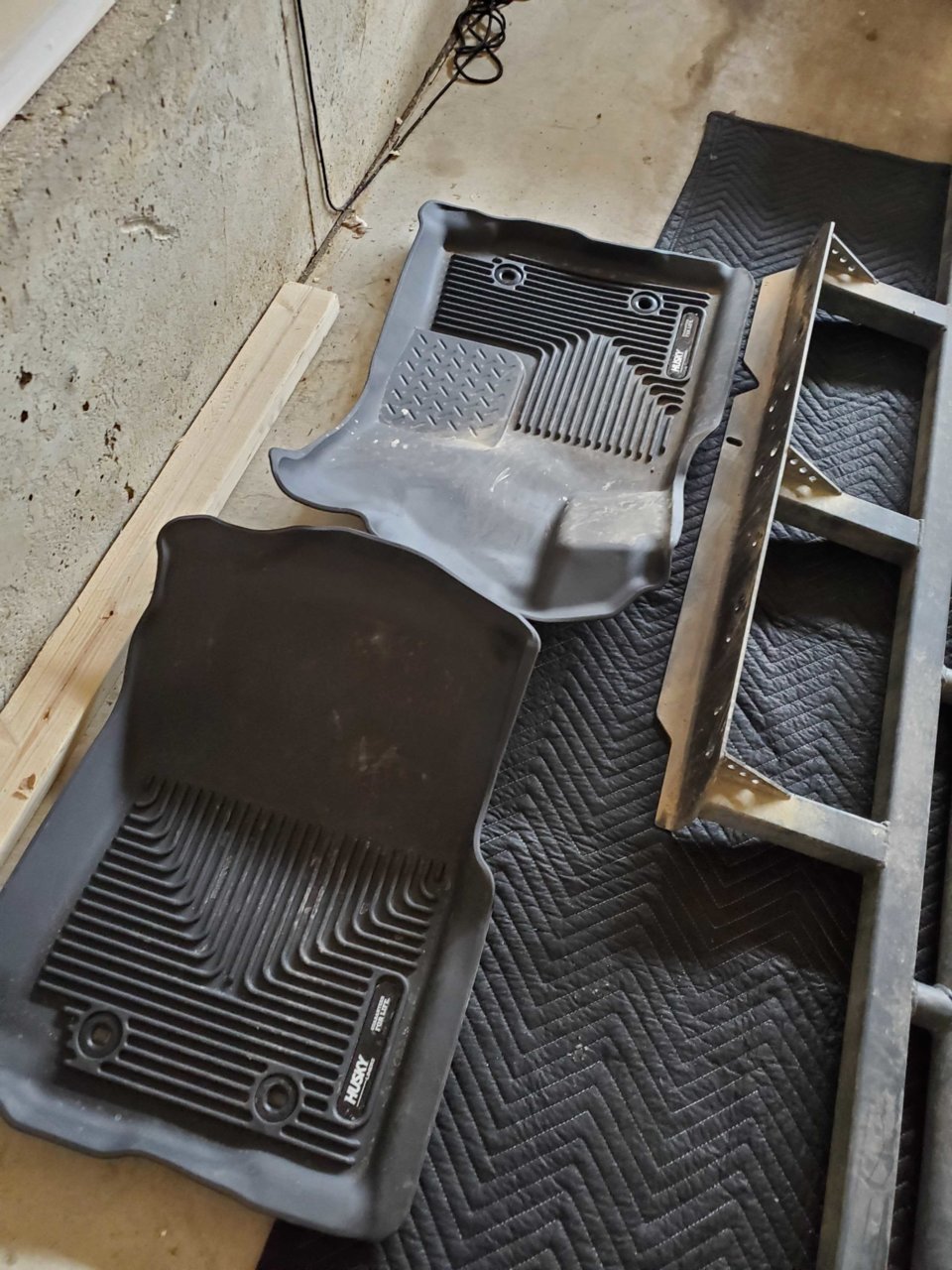 Husky floor matts.jpg