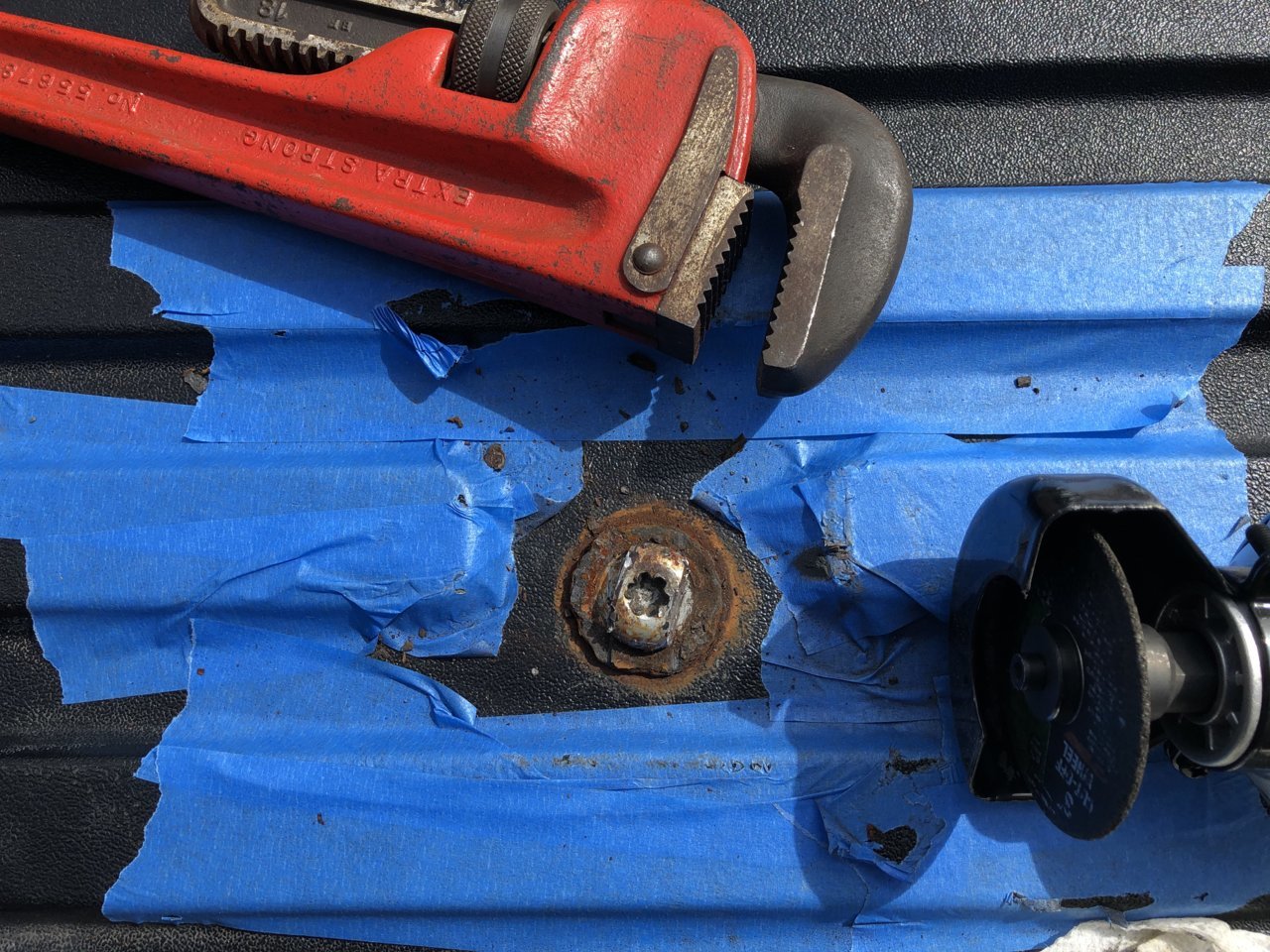 Ibed bolt cut head for removal MG_4560.jpg