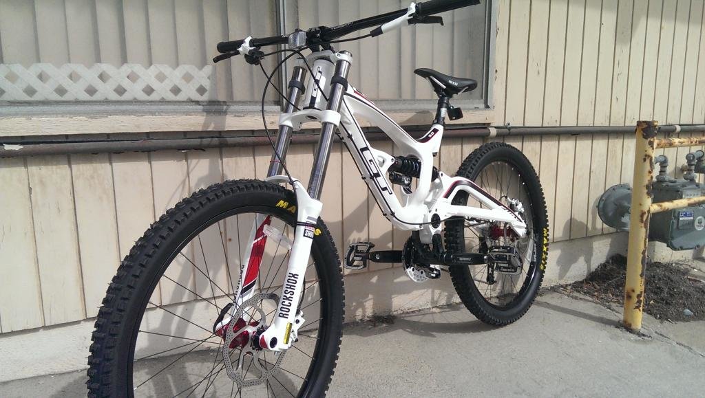 Gt fury 3.0 downhill bike new arrivals