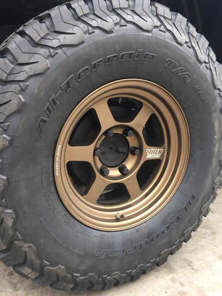 toyota pickup lug nuts