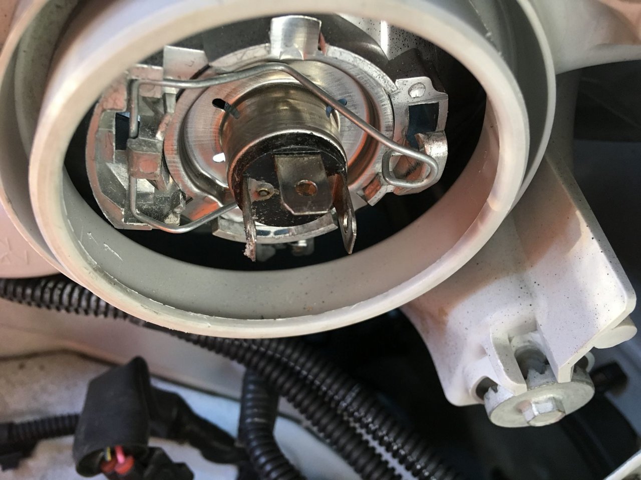 2010 Toyota Headlight Bulb