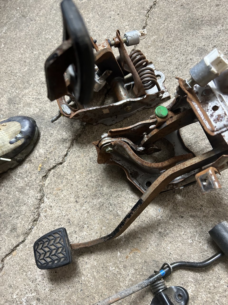 1995-2004 5 speed swap gold. Clutch pedal/brake/gas | Tacoma World