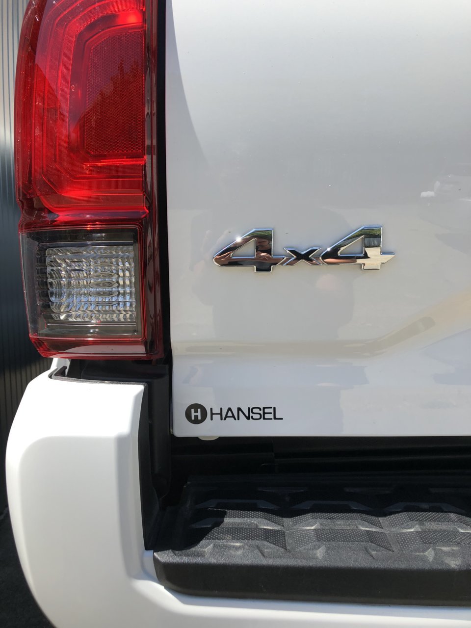 How to remove dealer logo from tailgate?