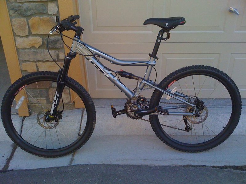gt marathon sport mountain bike