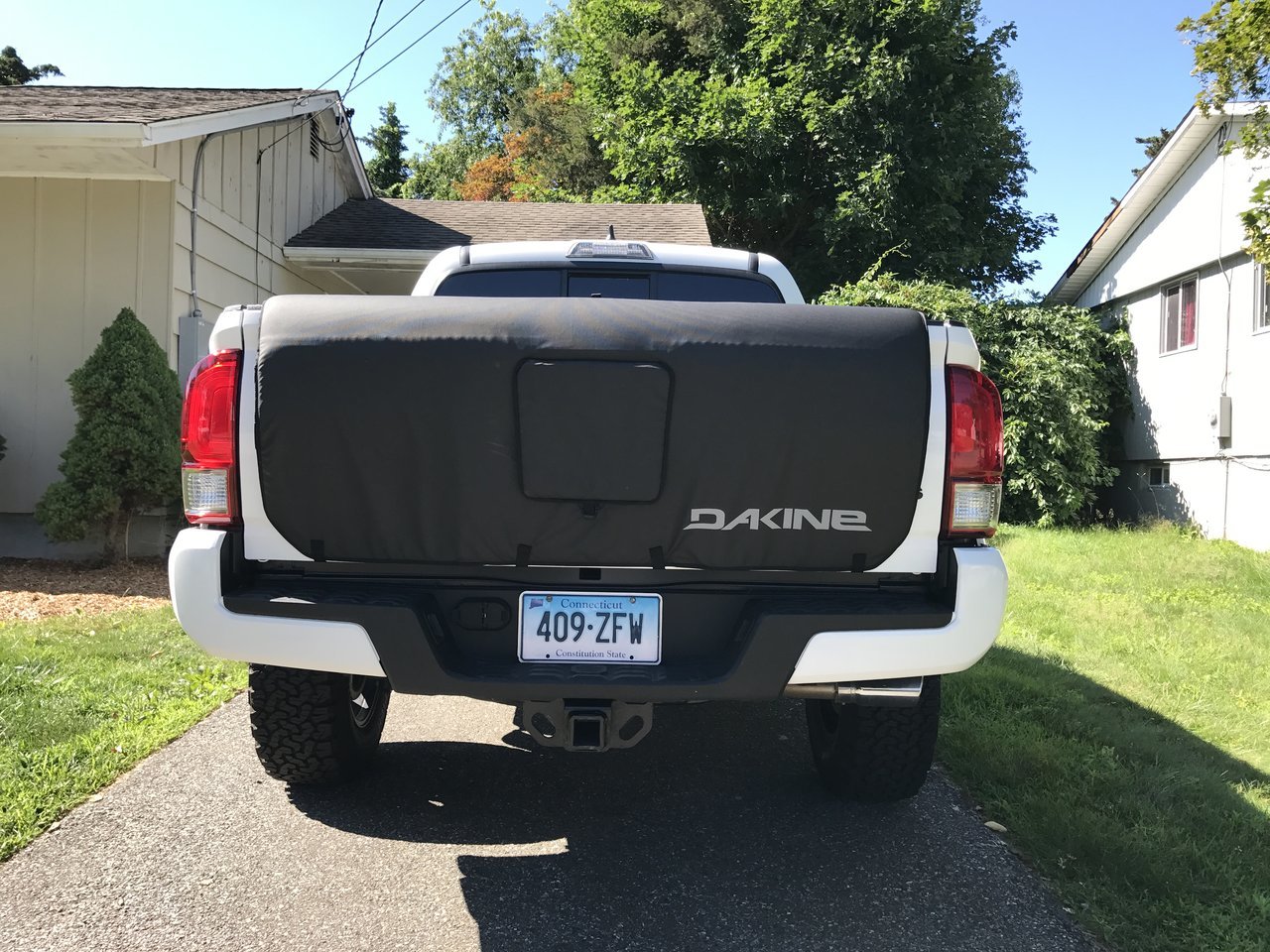 tacoma tailgate cover for bikes