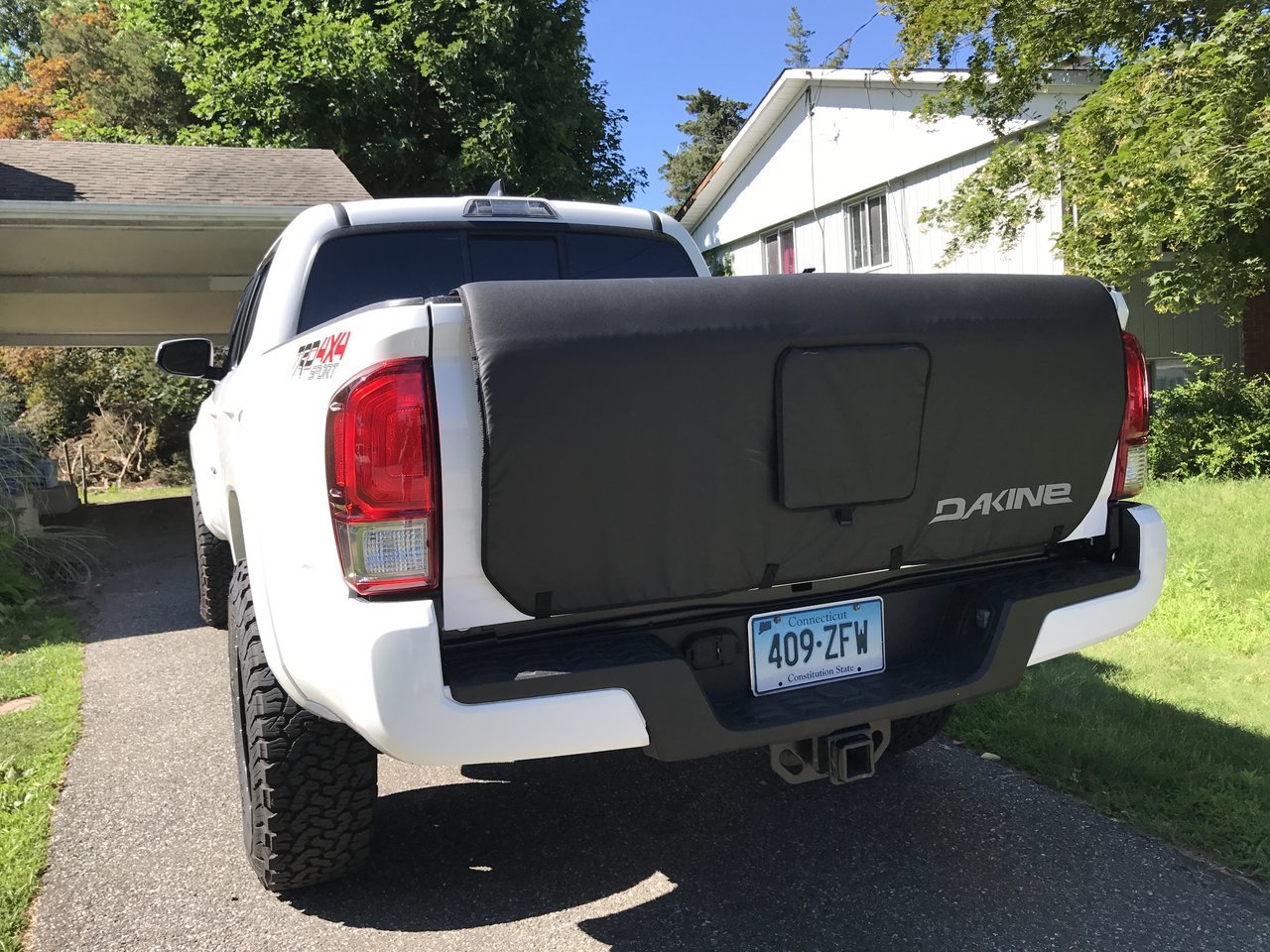 tacoma tailgate cover for bikes