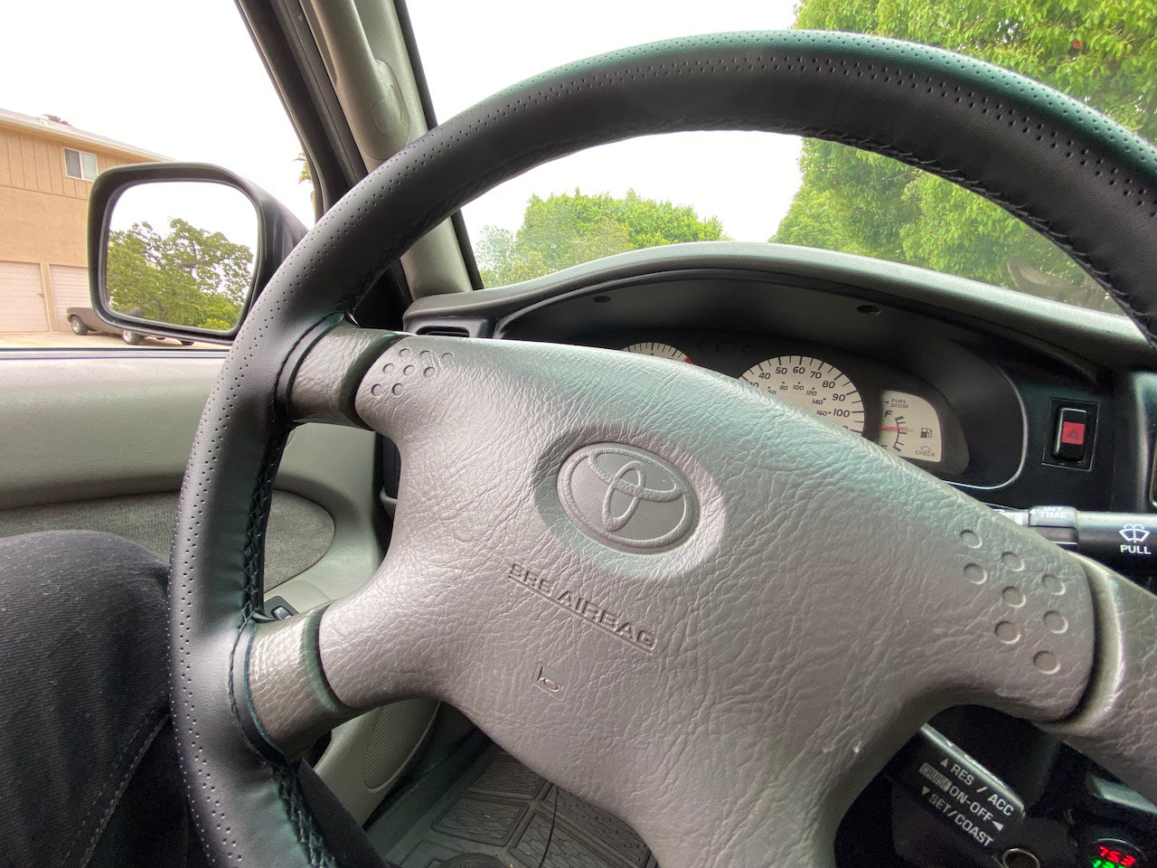 3rd gen 4runner steering deals wheel cover size