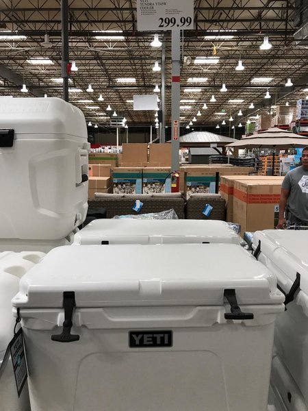 Yeti Tundra 45 Radio Cooler