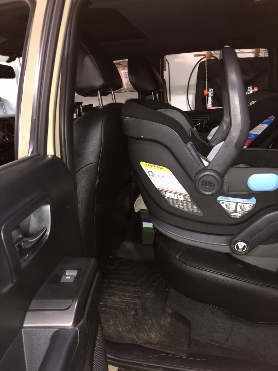 Uppababy mesa hotsell install middle seat