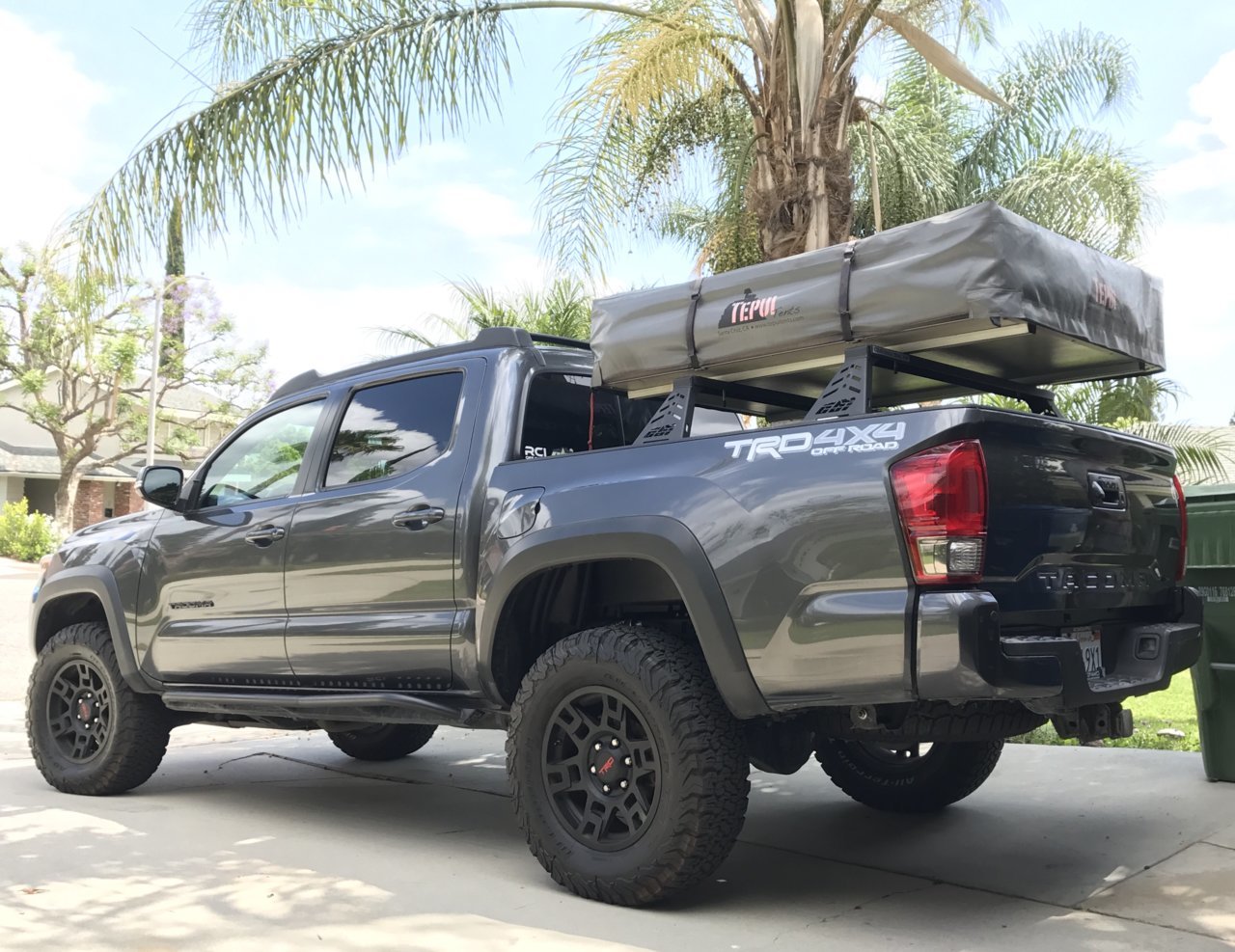 Bed Cross Bars For Mounting A Yakima Rocketbox Thule Cargo Box 