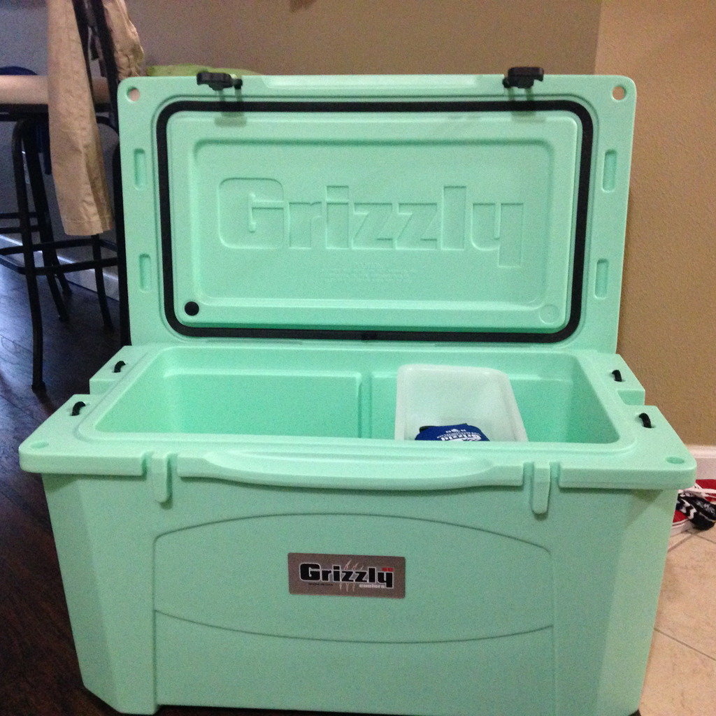 Grizzly 60 quart store cooler