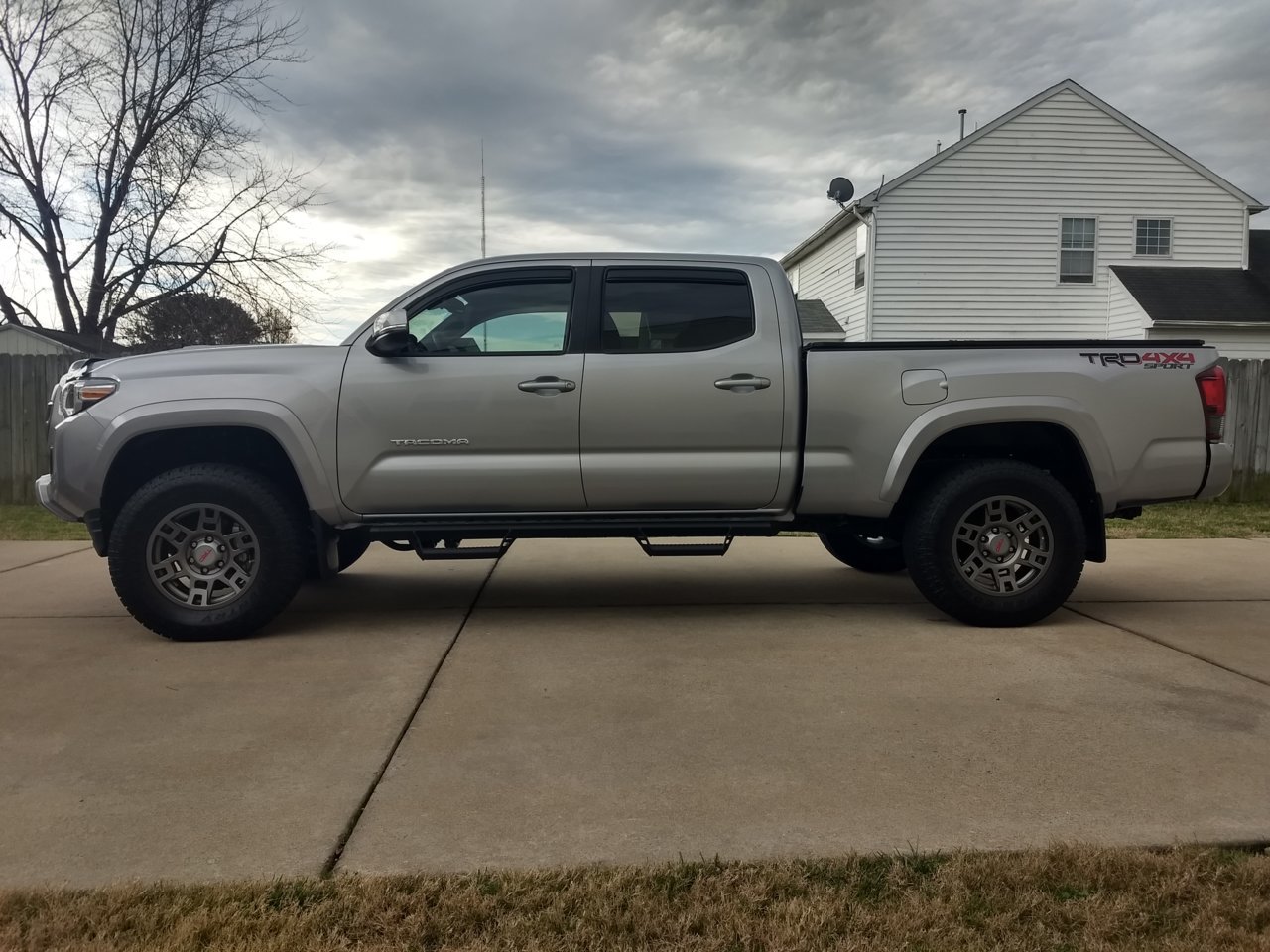 3rd gen on 265/70r17 leveled | Tacoma World