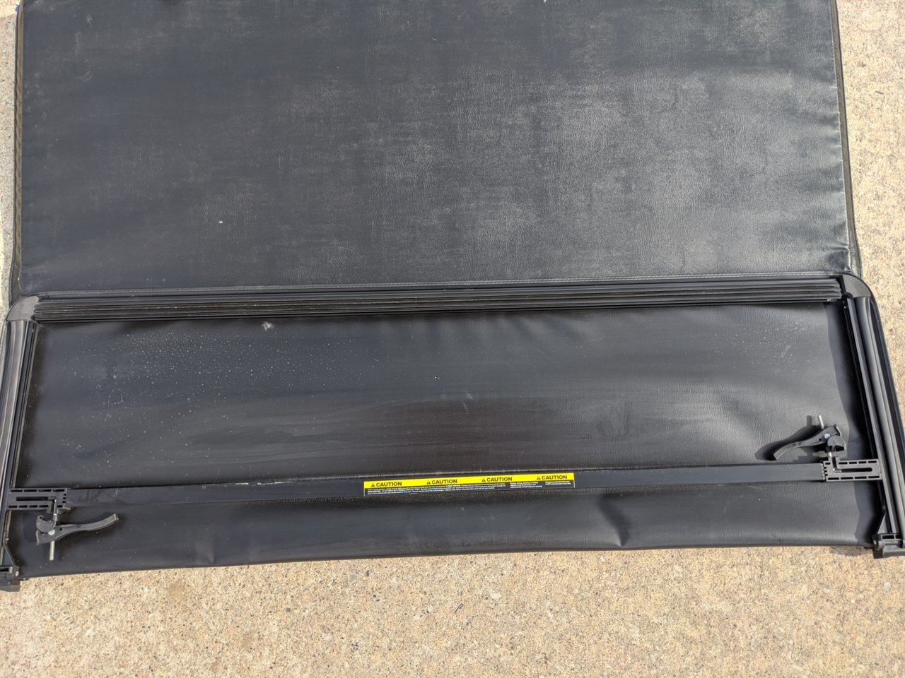 Gator Tri Fold Tonneau Cover (SB w/Rails) FREE (Pick up only) | Tacoma ...