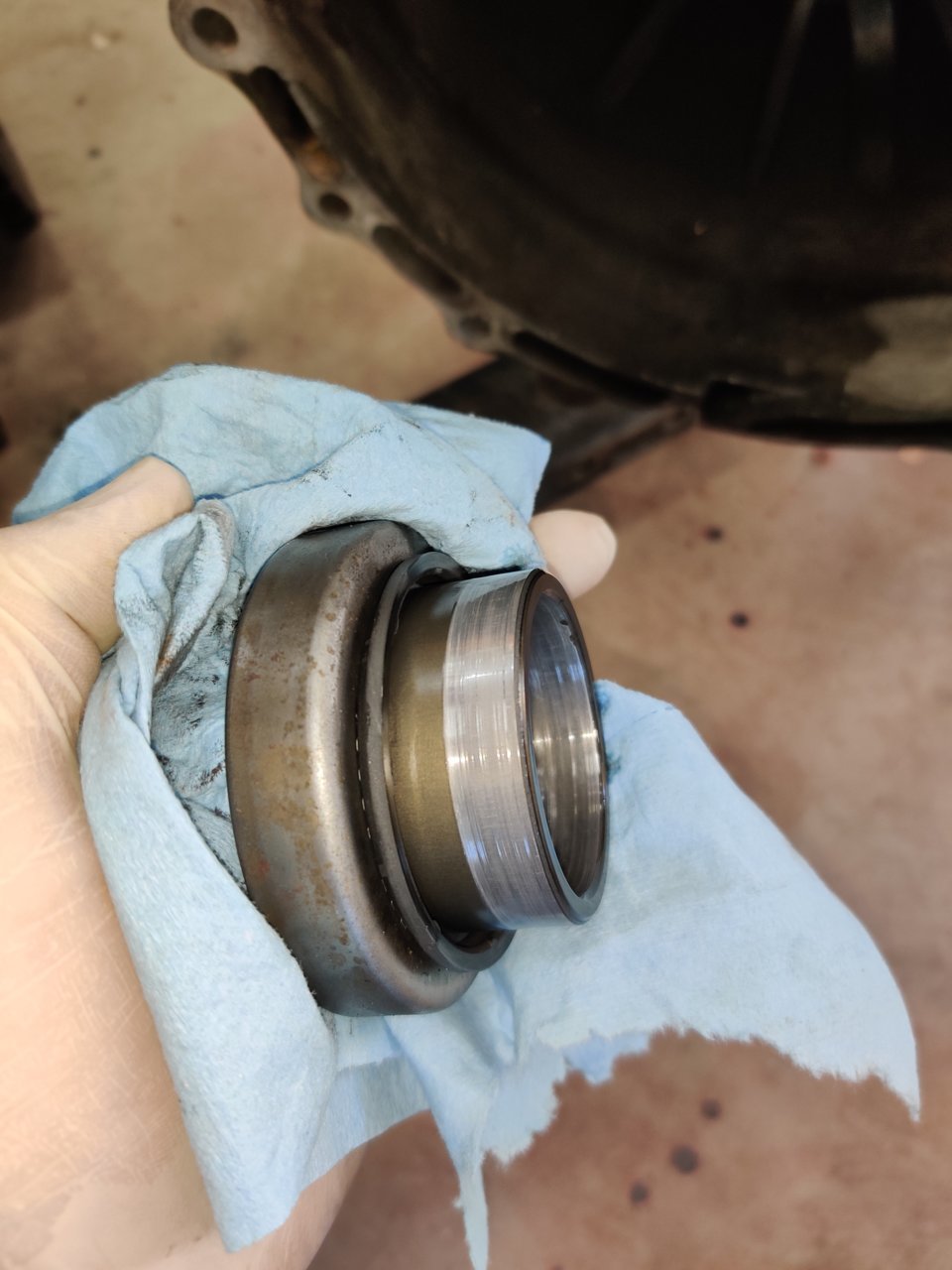 Clutch deals bearing failure